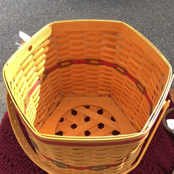 1998 Snowflake Basket - Picture 2 of 3